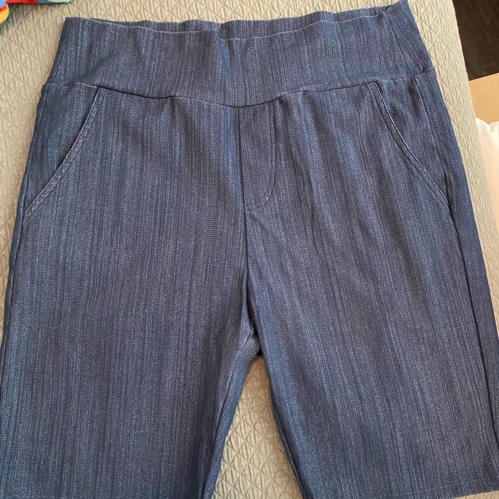 EUC Sz L Dark Wash Jegging Shorts